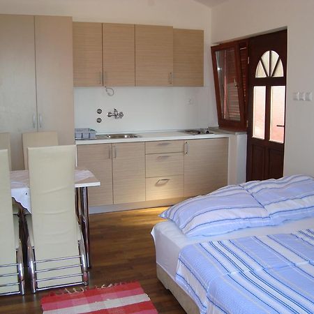 Apartments Josip Pinezići 外观 照片