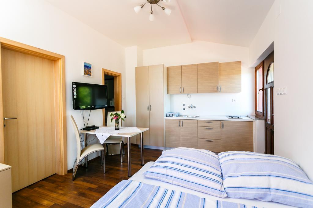 Apartments Josip Pinezići 客房 照片