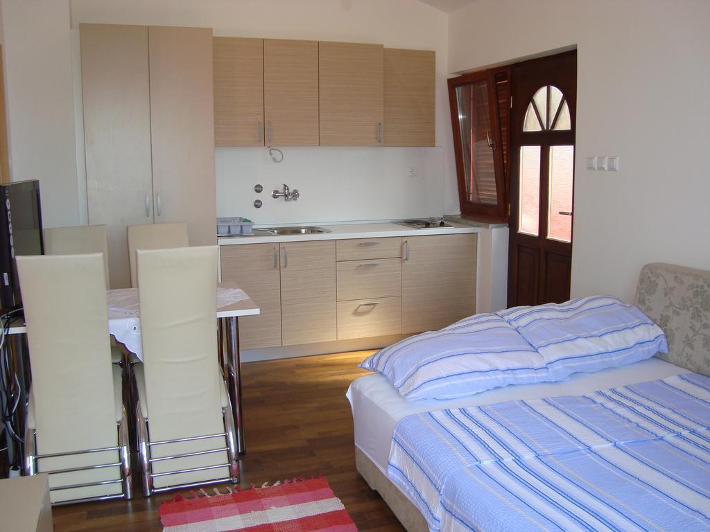 Apartments Josip Pinezići 外观 照片